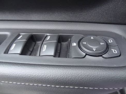 Used 2024 GMC Terrain SLT image 8