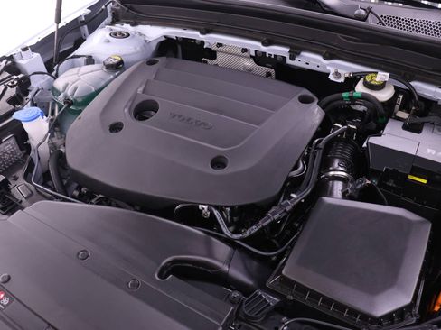 New 2026 Volvo XC40 B5 Plus w/ Protection Package Premier image 24