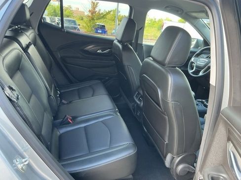 Used 2024 GMC Terrain SLT image 12