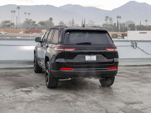 New 2025 Jeep Grand Cherokee Limited w/ Black Appearance Package image 7