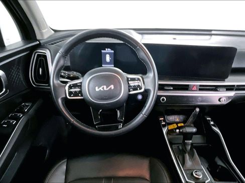 Used 2024 Kia Sorento S image 8