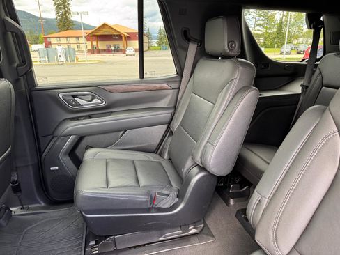 Used 2022 Chevrolet Tahoe Z71 w/ Z71 Off-Road Package AWD/4WD image 16