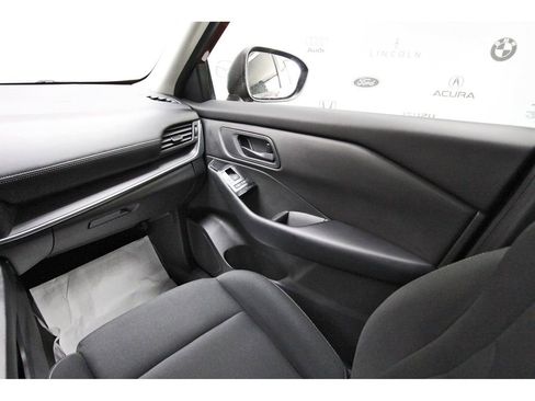 Used 2024 Nissan Rogue S FWD image 8
