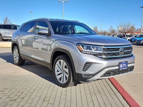 Certified 2022 Volkswagen Atlas Cross Sport SE image 4