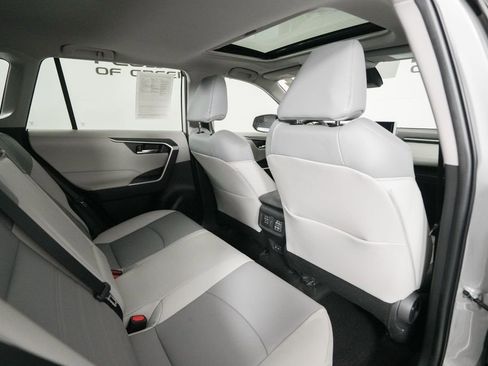 Used 2023 Toyota RAV4 XLE Premium image 18