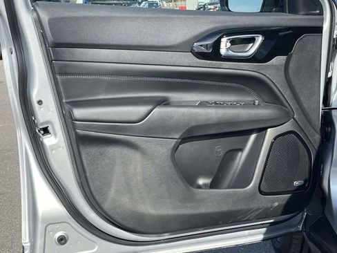 New 2026 Jeep Compass Latitude w/ Sun and Sound Group AWD/4WD image 12