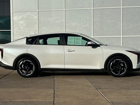Used 2025 Kia K4 EX image 3