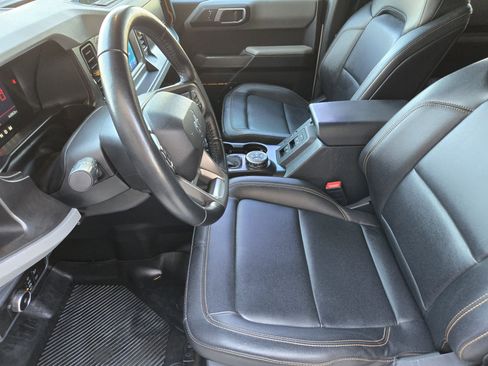 Used 2023 Ford Bronco Badlands image 9