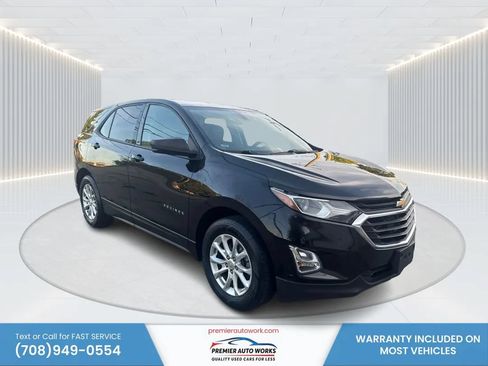 Used 2019 Chevrolet Equinox LS w/ LS Convenience Package FWD image 3