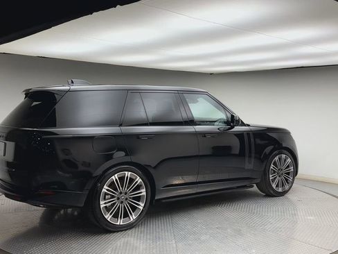 Used 2025 Land Rover Range Rover SE AWD/4WD image 2