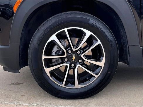 Used 2025 Chevrolet TrailBlazer LT AWD/4WD image 9