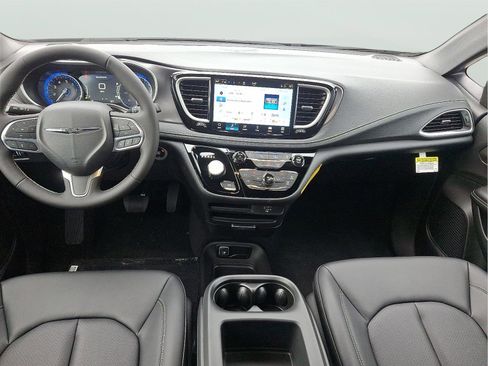 New 2026 Chrysler Pacifica Select image 8