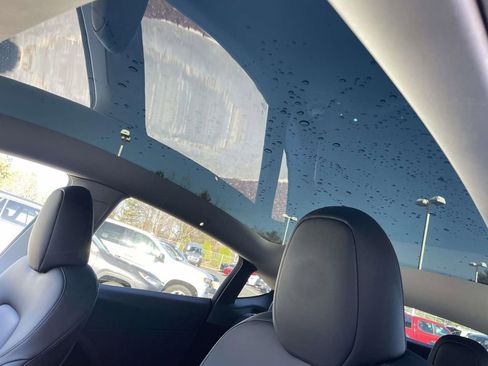 Used 2022 Tesla Model Y Long Range image 30