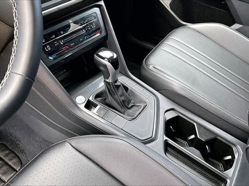 Used 2022 Volkswagen Tiguan SE FWD image 15