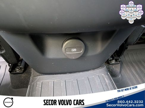 Certified 2023 Volvo XC60 B5 Plus AWD/4WD image 28