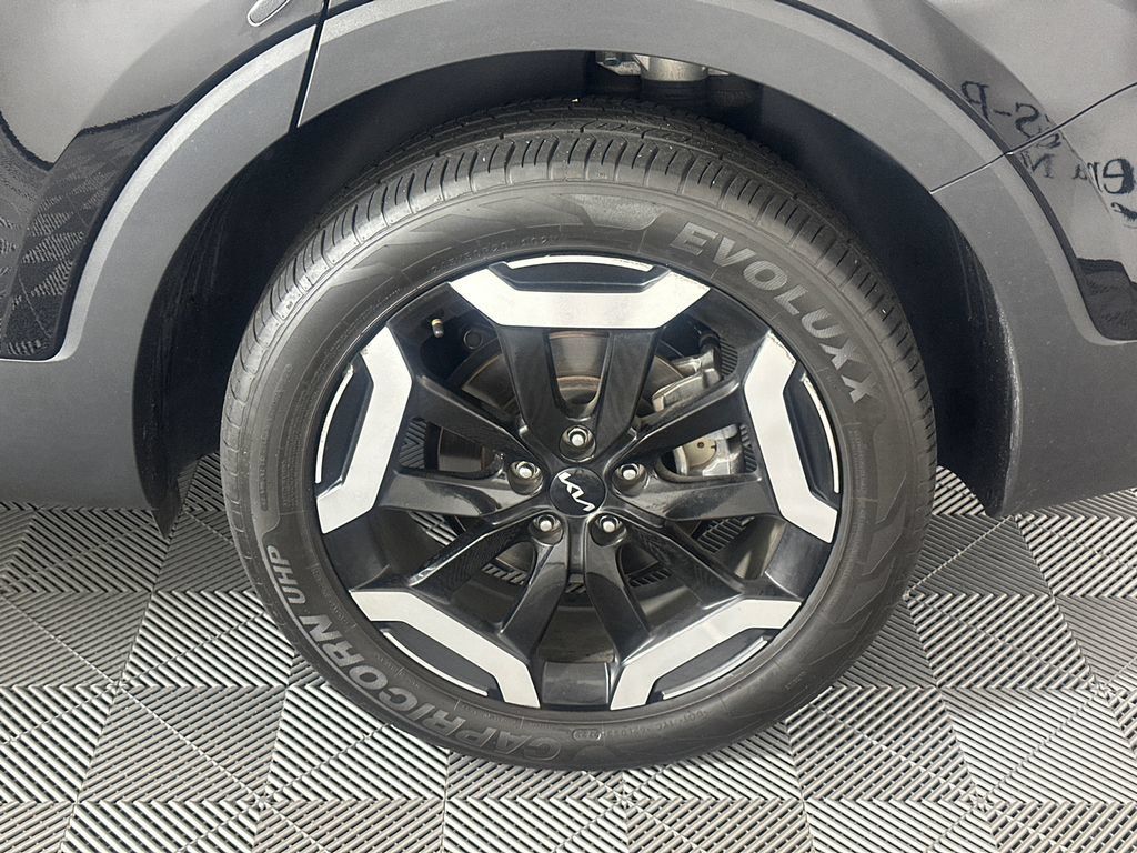 Used 2024 Kia Telluride EX w/ EX Captain's Chair Package FWD image 10