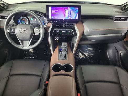 Used 2024 Toyota Venza XLE AWD/4WD image 16