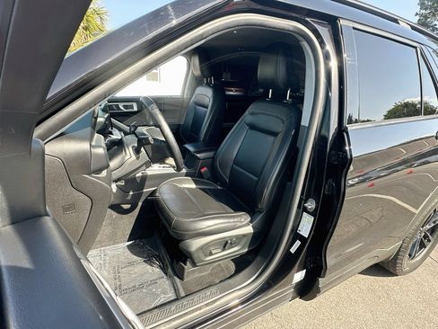 Used 2021 Ford Explorer XLT w/ Equipment Group 202A RWD image 19
