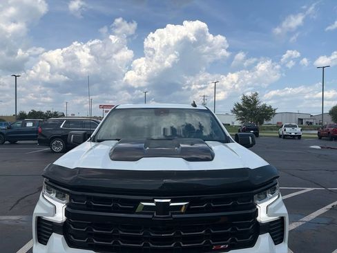 Used 2024 Chevrolet Silverado 1500 LT Trail Boss w/ LT Trail Boss Premium Package AWD/4WD image 3