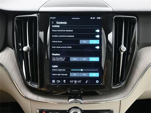 Used 2023 Volvo XC60 B5 Plus w/ Protection Package Premier image 17
