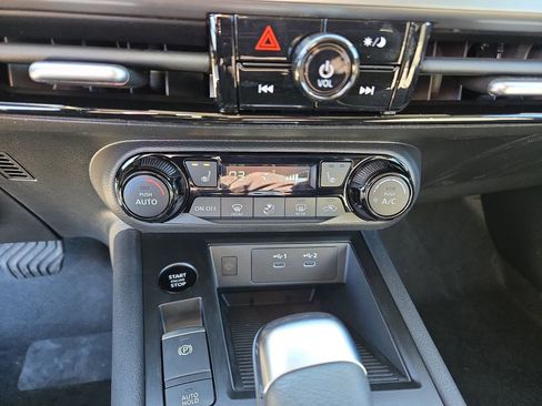 New 2026 Nissan Kicks SV w/ SV Premium Package FWD image 30