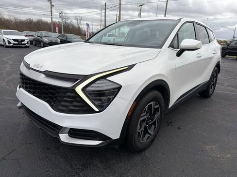 Used 2024 Kia Sportage LX image 3