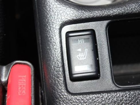 Used 2018 Nissan Rogue SV AWD/4WD image 9