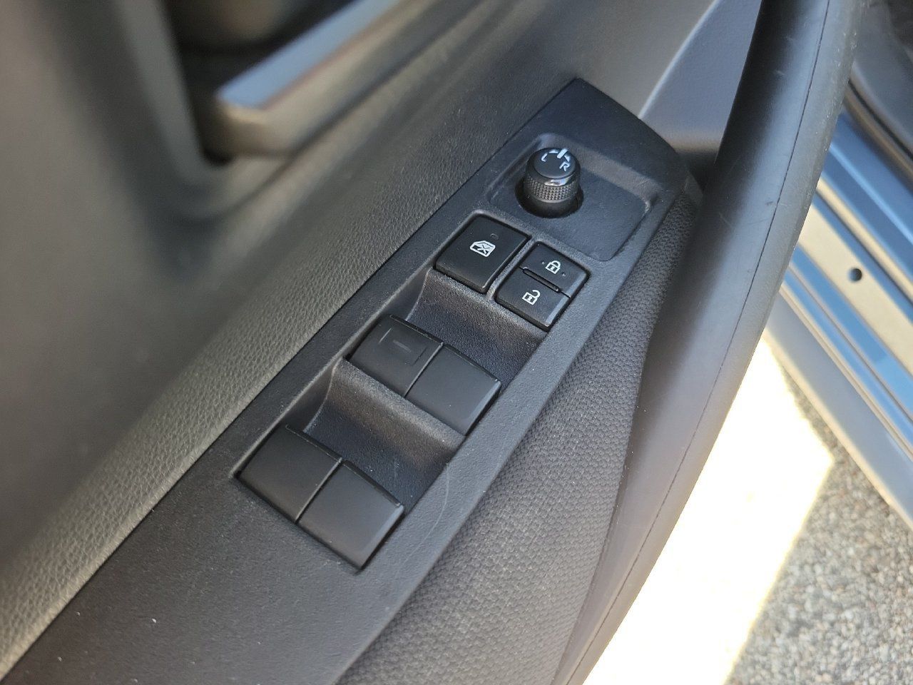 Used 2023 Toyota Corolla LE FWD image 14