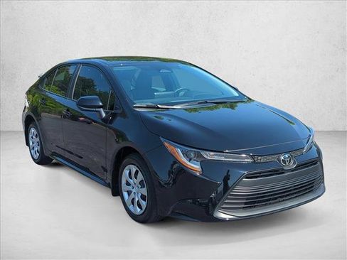 Used 2026 Toyota Corolla LE FWD image 3