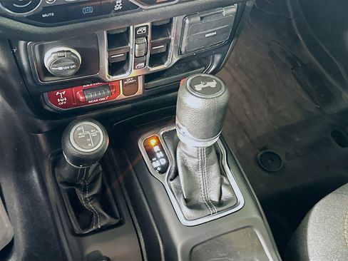 Used 2024 Jeep Wrangler Unlimited AWD/4WD image 24