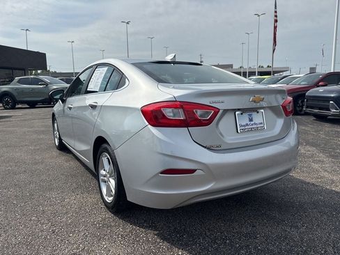 Used 2017 Chevrolet Cruze LT w/ Convenience Package FWD image 13