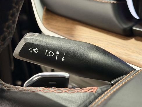 Certified 2022 Jeep Grand Cherokee Summit w/ Luxury Tech Group V image 22