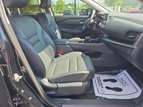 Used 2024 Nissan Rogue SV w/ SV Premium Package FWD image 11