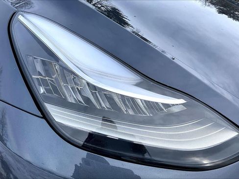 Used 2022 Tesla Model Y Long Range image 26