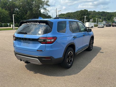 Used 2025 Honda Pilot TrailSport image 3