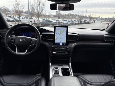 Used 2020 Ford Explorer Platinum w/ Premium Technology Package image 29