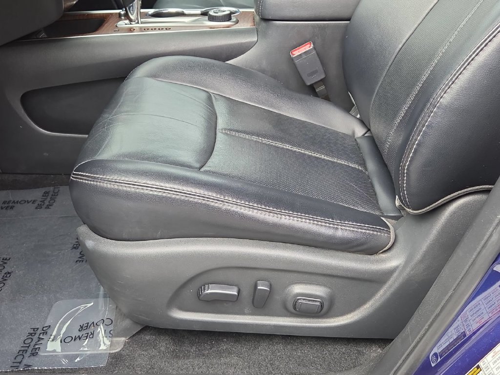 Used 2018 Nissan Pathfinder Platinum AWD/4WD image 16