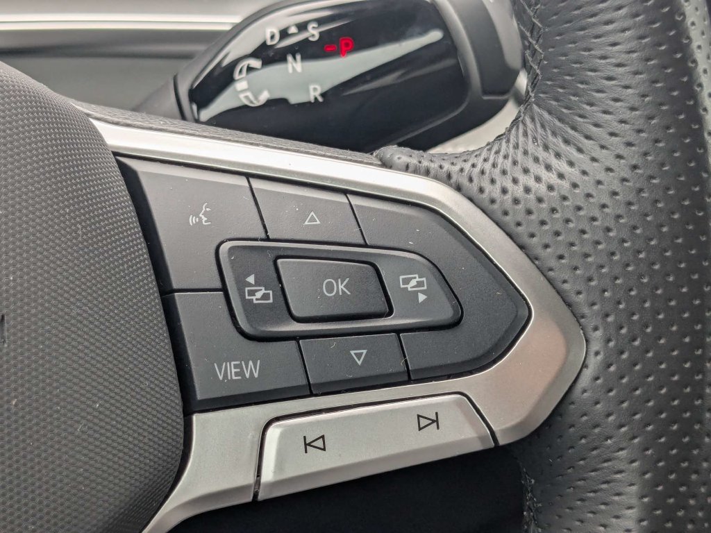 Certified 2026 Volkswagen Tiguan SE R-Line FWD image 33