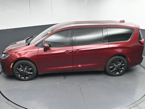 Used 2018 Chrysler Pacifica Touring Plus w/ S Appearance Package image 37