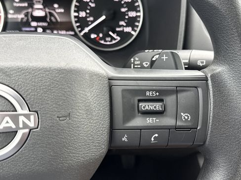 Used 2025 Nissan Rogue S FWD image 20