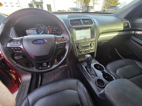 Used 2018 Ford Explorer XLT w/ Equipment Group 202A image 23