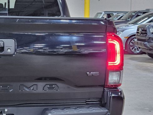 Used 2019 Toyota Tacoma TRD Sport AWD/4WD image 22