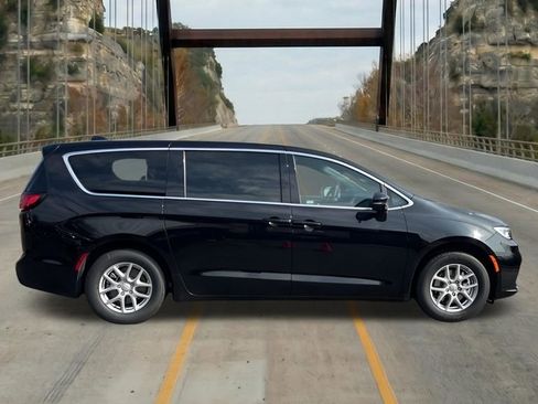 New 2026 Chrysler Pacifica Select FWD image 12