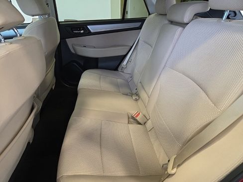 Used 2018 Subaru Outback 2.5i Premium image 15