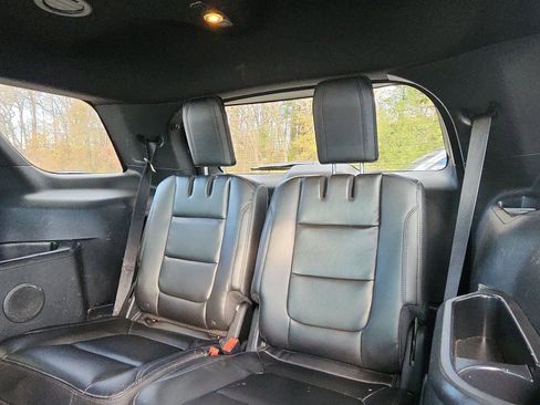 Used 2017 Ford Explorer XLT w/ Equipment Group 202A image 17