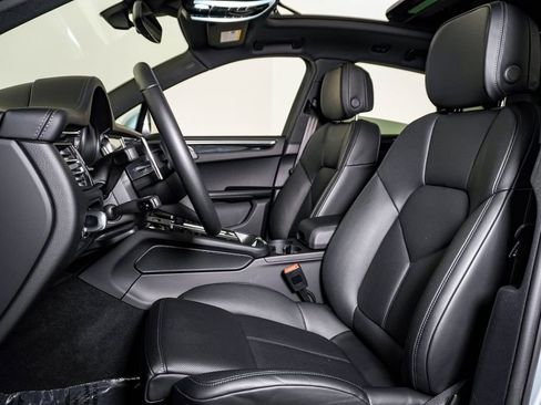 Certified 2026 Porsche Macan AWD/4WD image 5