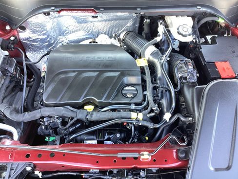 Used 2025 Chevrolet Trax LT FWD image 28