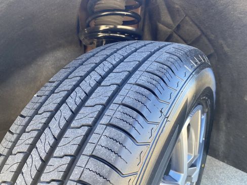 Used 2023 GMC Acadia SLT w/ Technology Package image 43