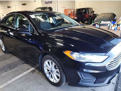 Used 2020 Ford Fusion SE FWD image 2