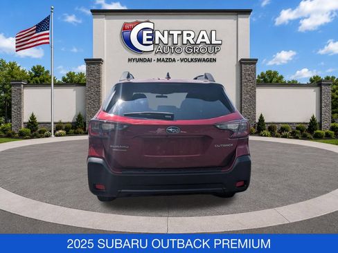 Used 2025 Subaru Outback Premium AWD/4WD image 7